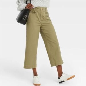 Wide Leg Cropped Pants in Olive Green